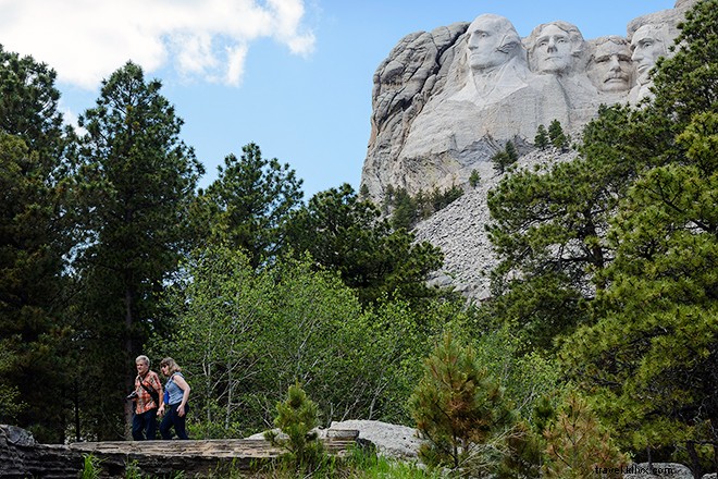 11 Hal Yang Menempatkan South Dakota di Peta 